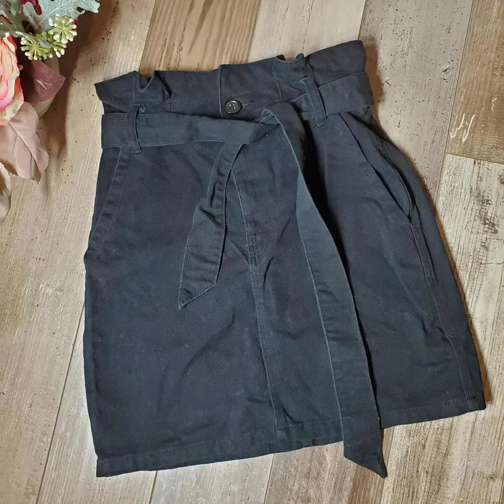 Divided by H&M Black Paperbag Jean Skirt Belted with Pockets Size 2